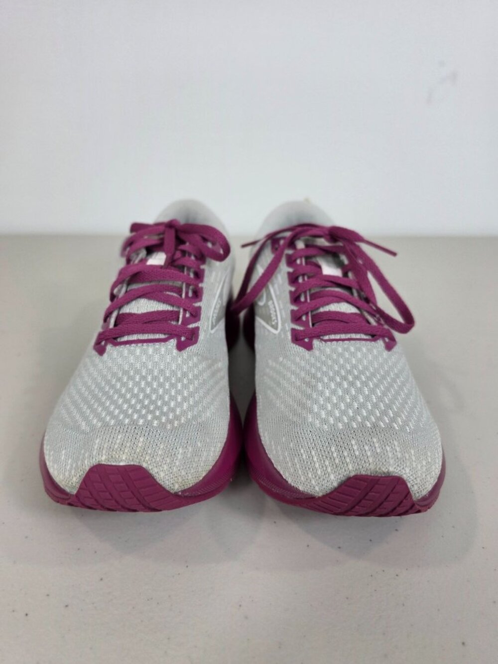 Brooks Levitate 5 women's running shoes size 8.5 gray color